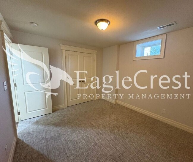 Building Photo - Beautiful Five Bedroom Home with Acreage