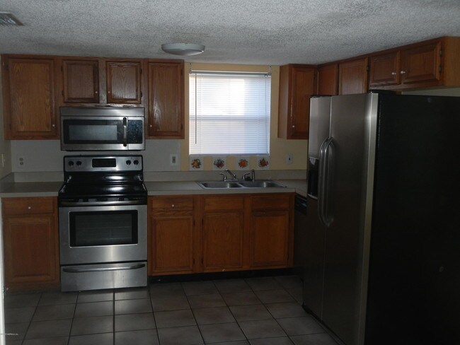 Building Photo - 517 Tuxedo Ct