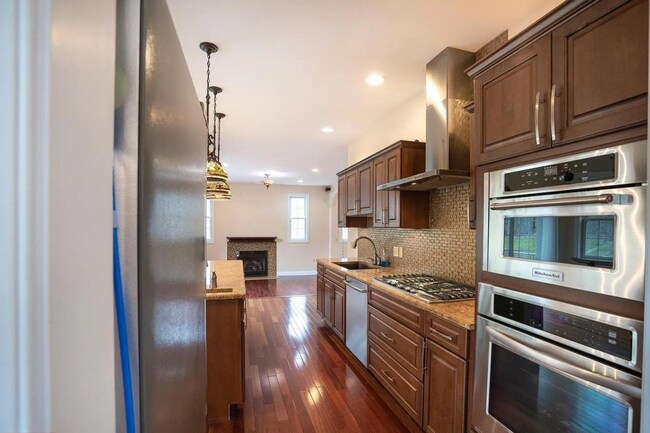 Building Photo - 4 Bedroom House For Rent