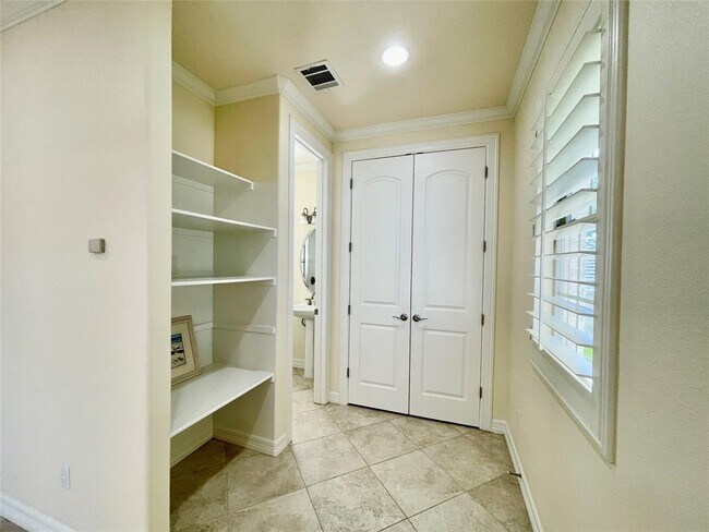 Building Photo - 20603 Highland Lake Loop