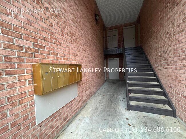 Building Photo - 409 Kerry Ln