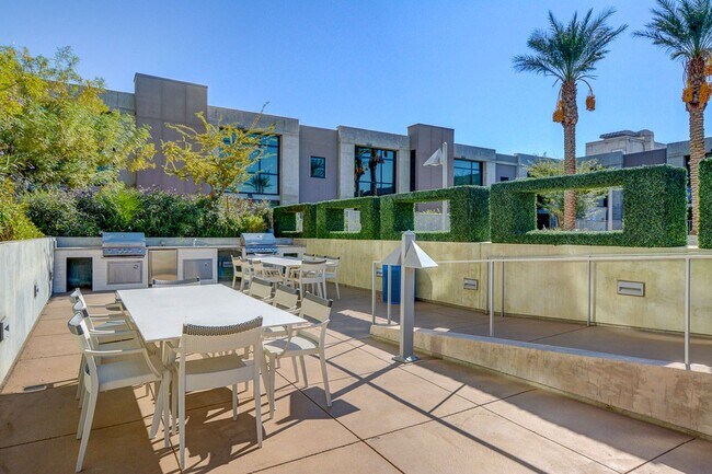 Building Photo - Juhl 345-City Views from this Spacious Deluxe Studio Residence