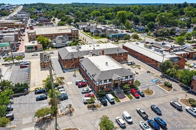 Building Photo - 134 W University Dr