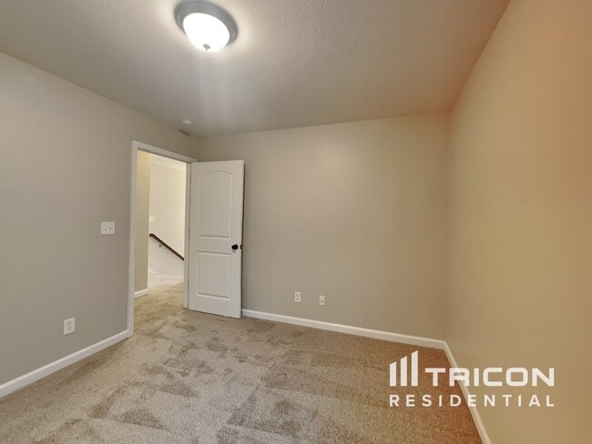Building Photo - 3450 Southwood Dr