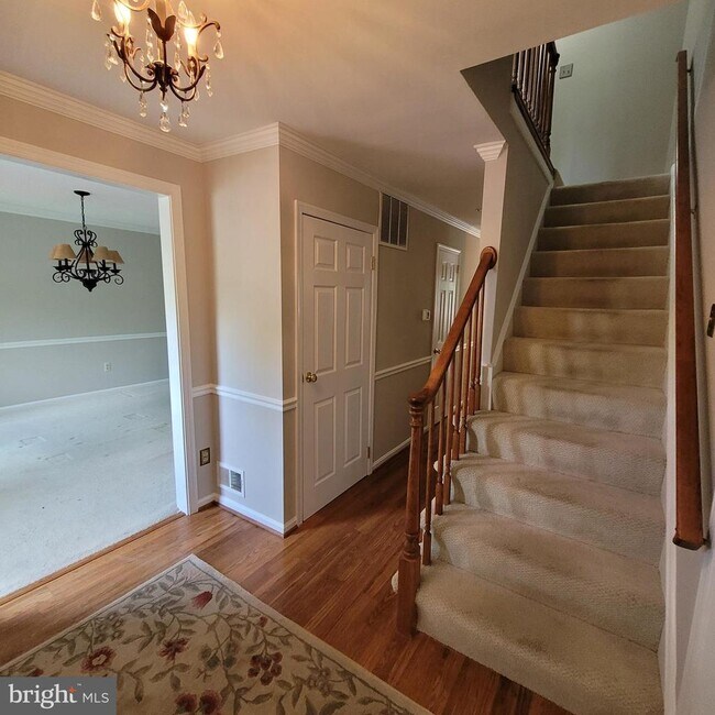 Building Photo - 6302 Shiplett Blvd