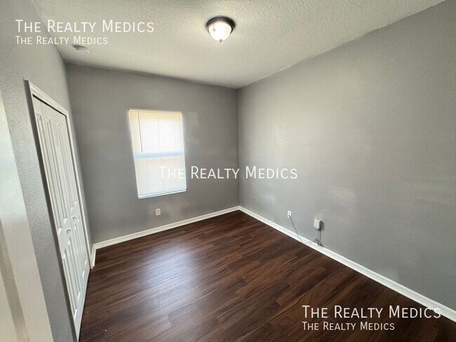 Building Photo - 1999 Marshall St