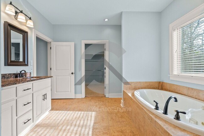 Building Photo - 1615 N Taylor St