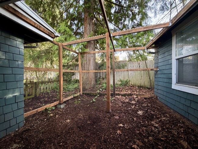 Building Photo - 1907 E 18th St