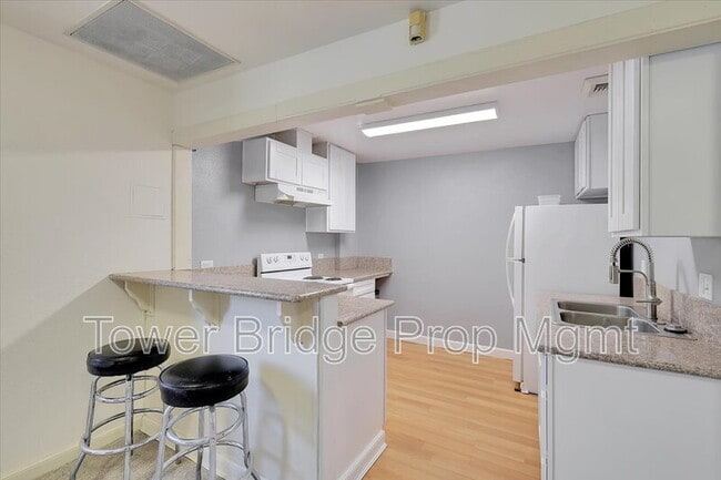 Building Photo - 122 I St