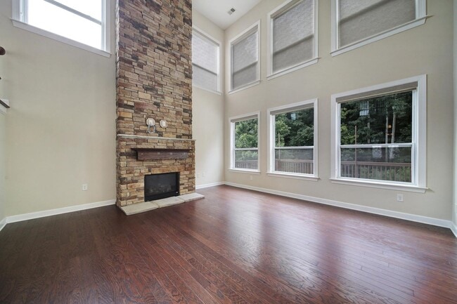 Building Photo - Gorgeous 4 Bed 3.5 Bath Home with Basement...
