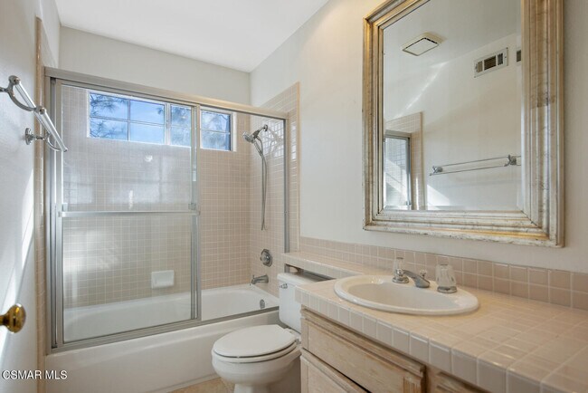 Building Photo - 5608 Roundtree Pl