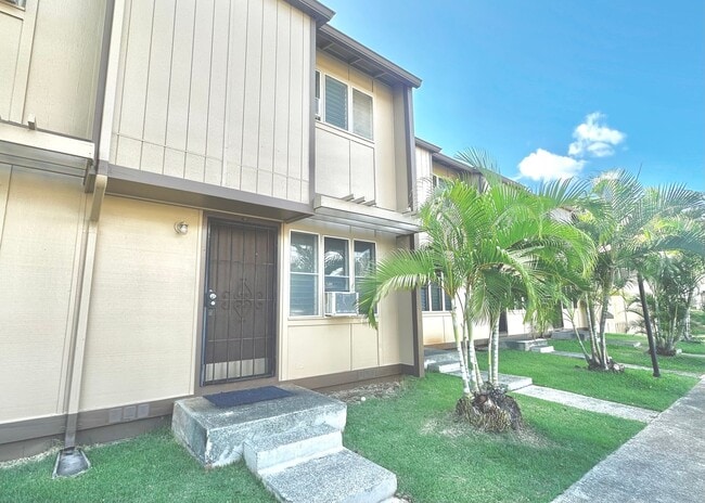 Primary Photo - SPACIOUS TOWNHOUSE 2 BED/1.5 BATH/1 PRKG, ...
