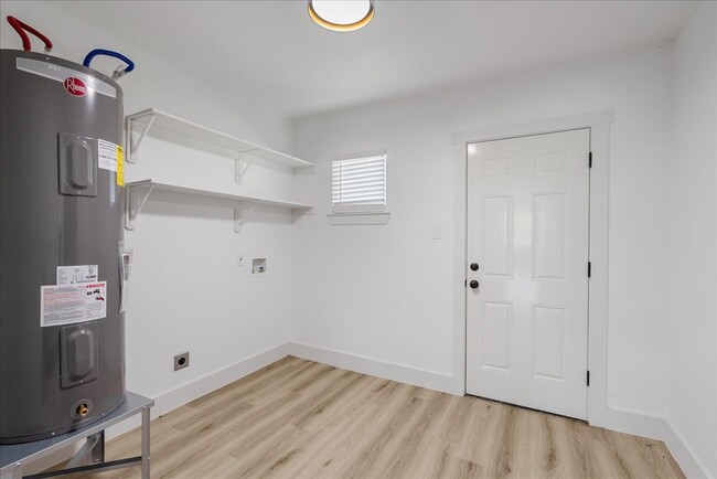 Building Photo - 5219 Cosby St