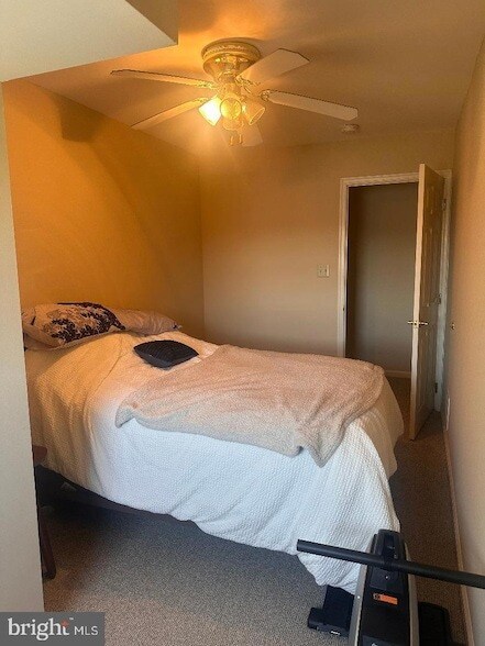 Building Photo - 633 Hampton Ave