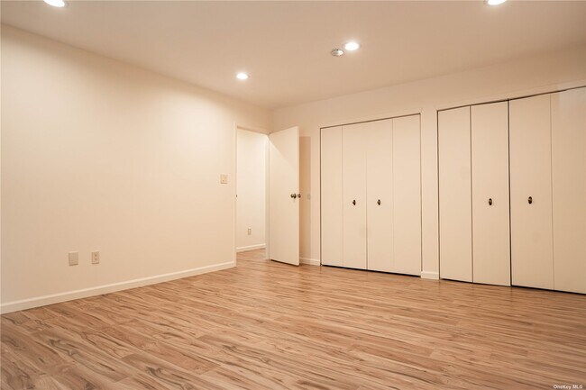 Building Photo - 30 Club Dr S