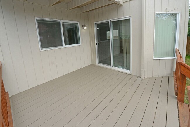 Building Photo - 264 Dailey Ave