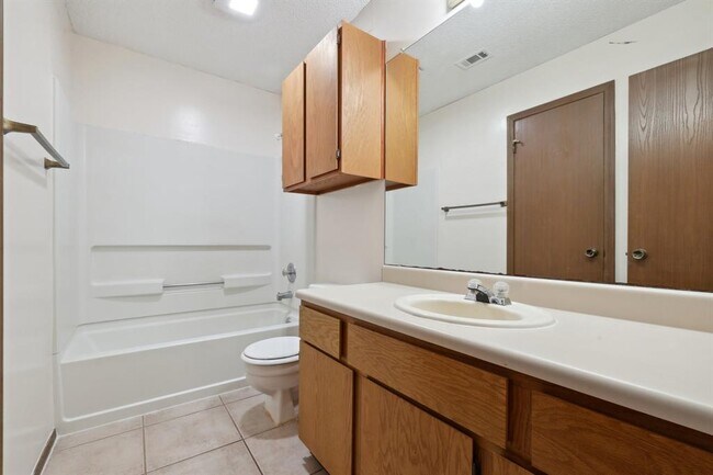 Building Photo - 2621 Garrettson Dr