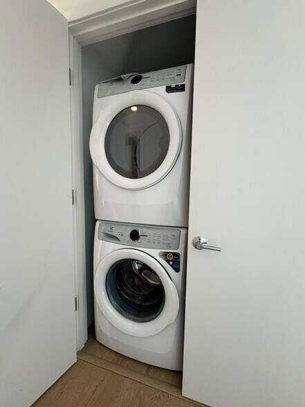 Building Photo - 59 Brighton Ave