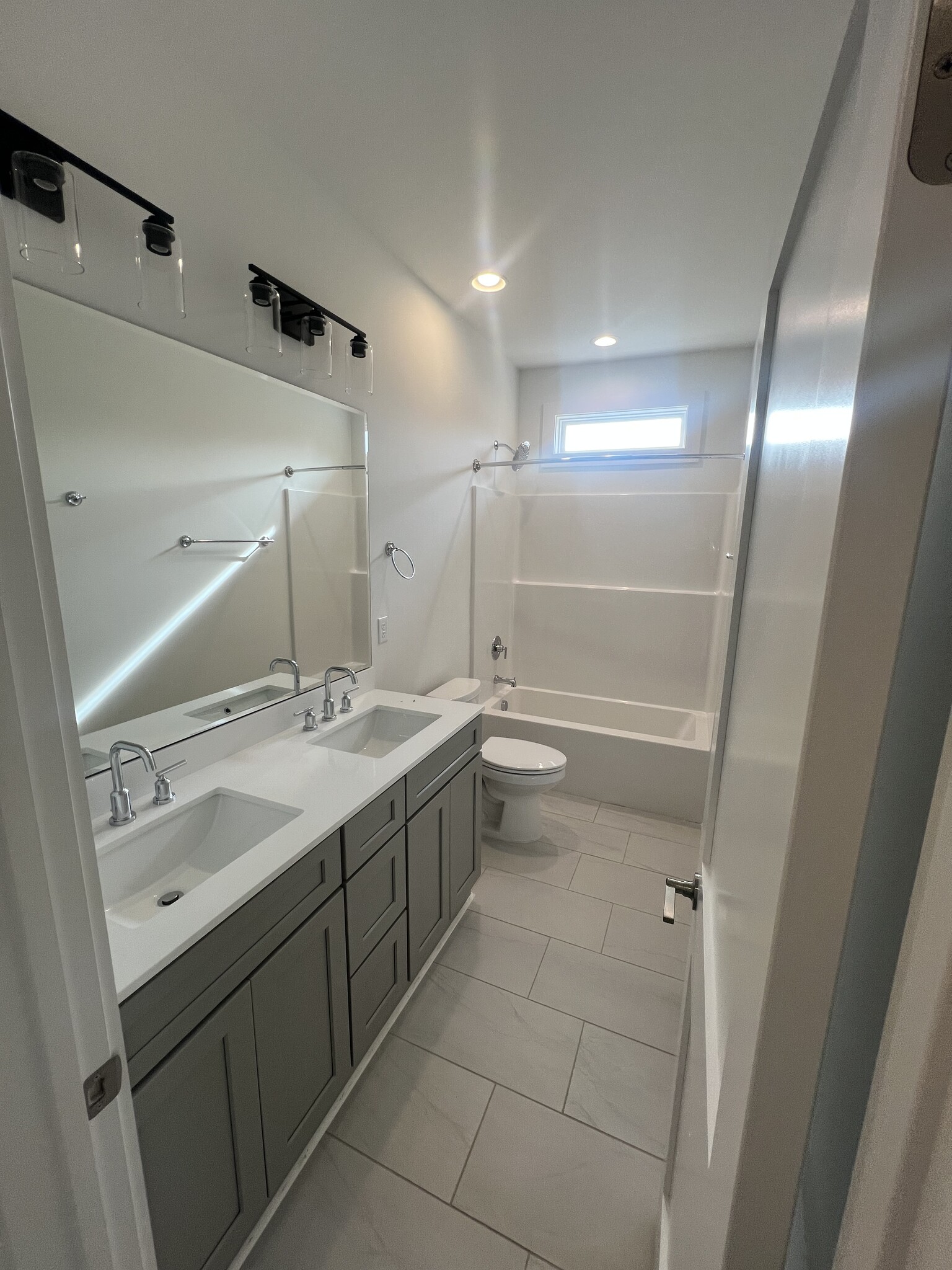 Hall bathroom with tub/shower combo - 132 Hargrove Dr