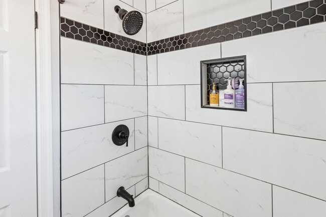 Building Photo - Beautifully Renovated 3-Bedroom Home in Hampton – Move-In Ready!