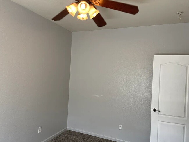Building Photo - Freshly painted home with newer appliances. Quiet neighborhood near parks, shopping and schools.
