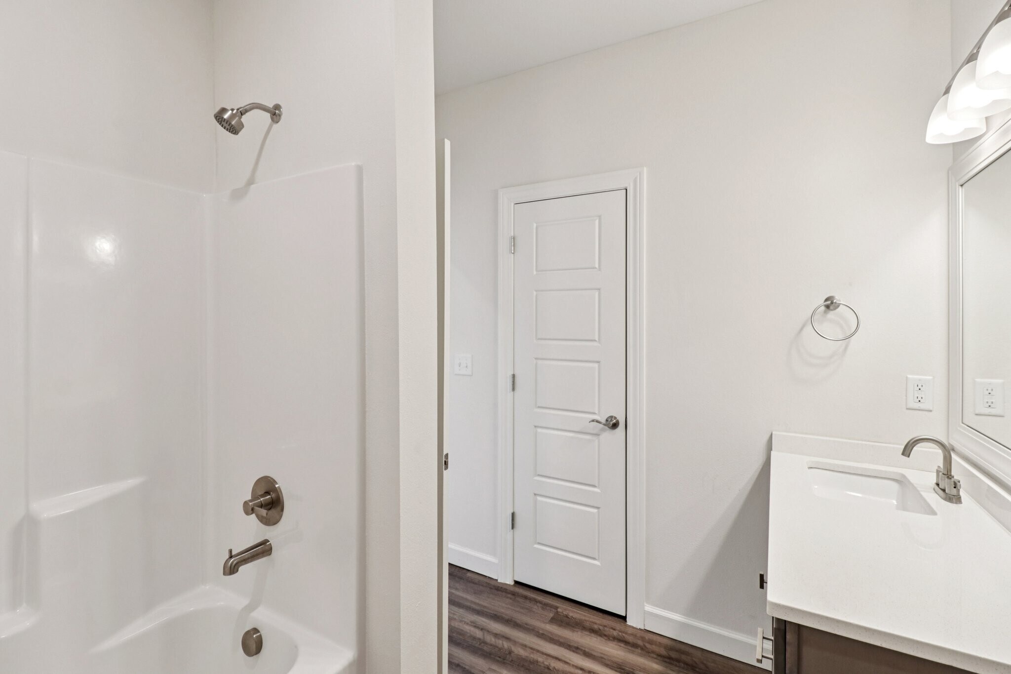 Building Photo - 9776 Montclaire Dr