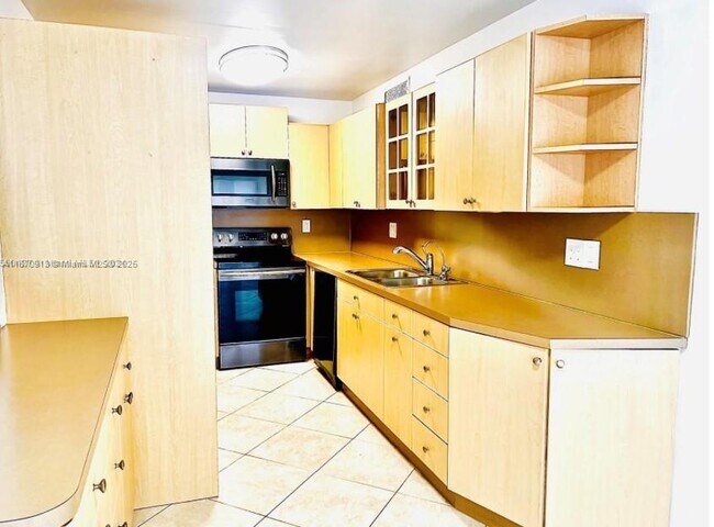 Building Photo - 5800 SW 127th Ave