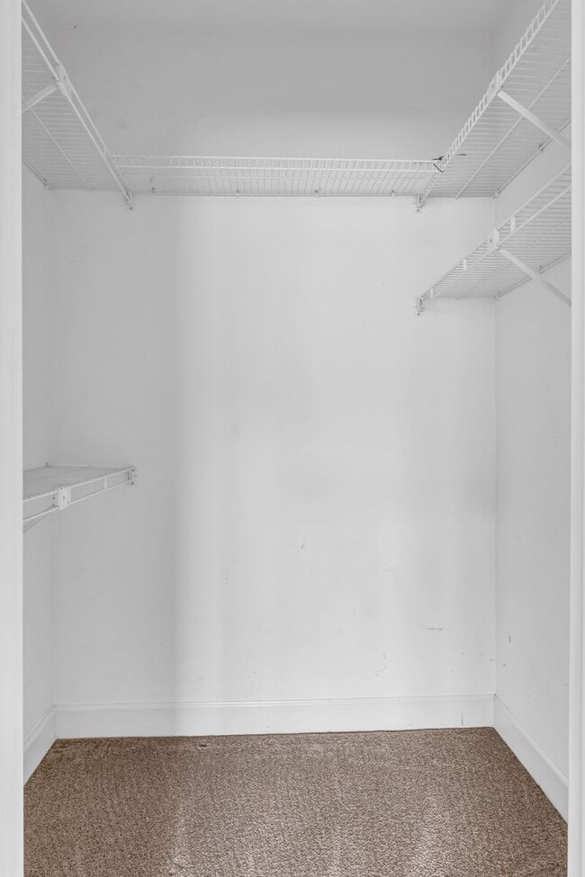 Building Photo - Awesome 2BE/2BA condo in Green Hills!