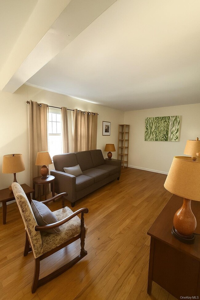 Building Photo - 155-67 116th Ave