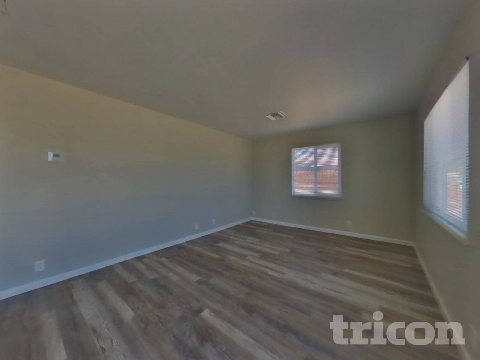 Building Photo - 1126 W Ovington St