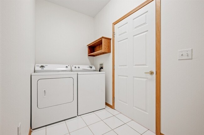 Building Photo - 5221 Village Run Ave