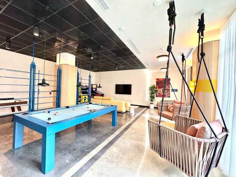 Building Photo - 370 NW 20th St