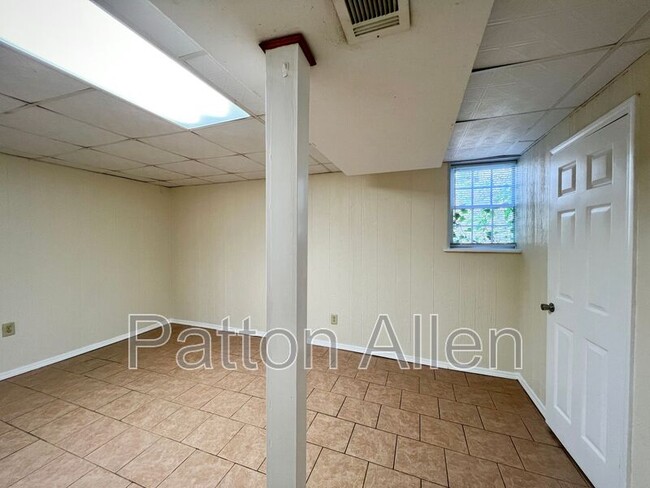 Building Photo - 14 Friendly Hollow