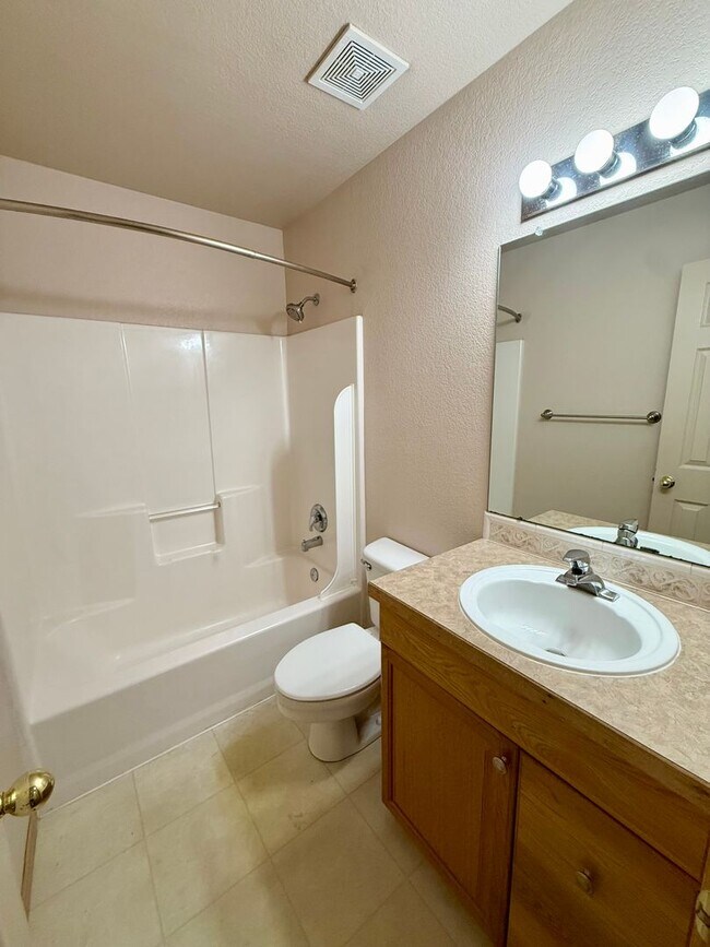 Building Photo - Ranch Style Home Located on Dead-End Street, Easy Access to I-25