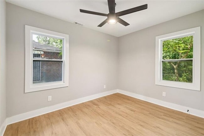 Building Photo - 2909 Diana Dr SW