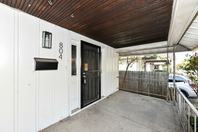 Building Photo - 802 N Denny St