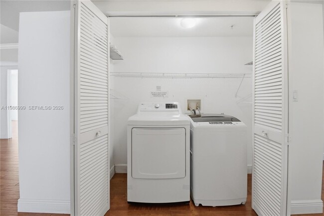 Building Photo - 1800 N Bayshore Dr