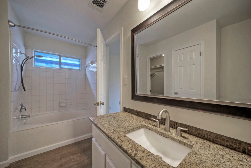 Building Photo - 12105 Rosita Ct