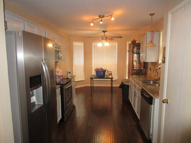 Building Photo - 314 Lake Texoma Dr