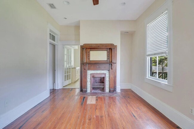 Building Photo - 2 BED | 2 BATH | PRIVATE FRONT AND BACK PORCH | MIDTOWN