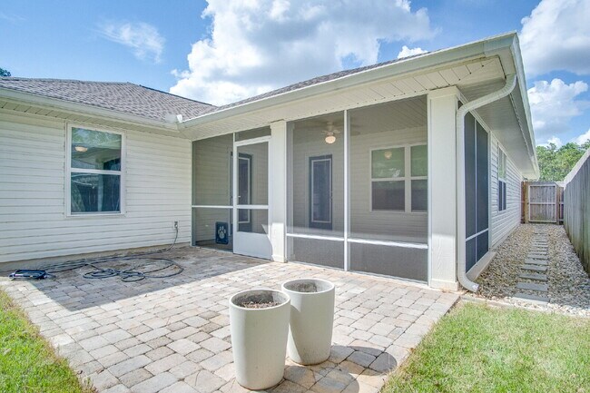 Building Photo - Spacious 4-Bedroom Home in Milton Near I-1...