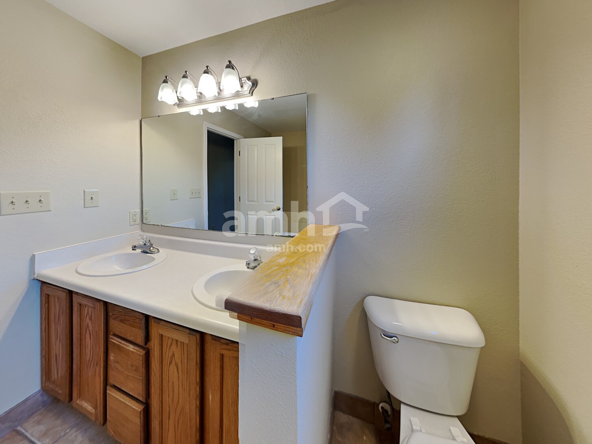 Building Photo - 7457 Kidwell Dr