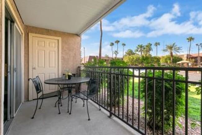 Building Photo - Bella Vita Condominium/Ground Floor/Upgraded/Minutes to the Strip