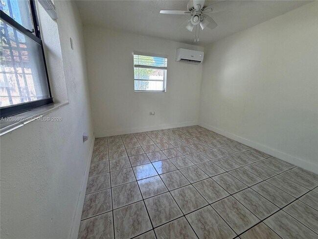 Building Photo - 1405 NW 121st St