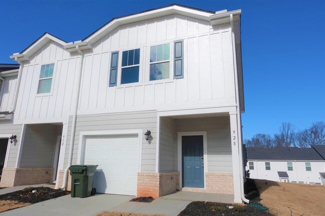 Building Photo - 904 Yarn Wy