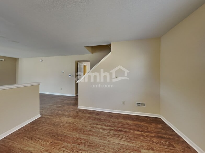 Building Photo - 10534 Aspen Dr