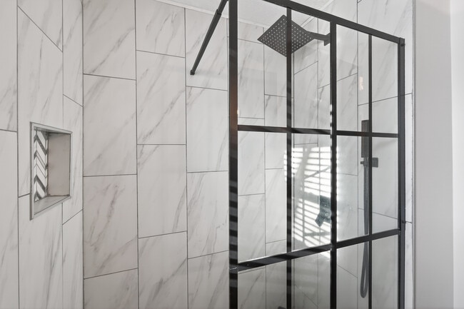 Building Photo - 15348 Drexel Way