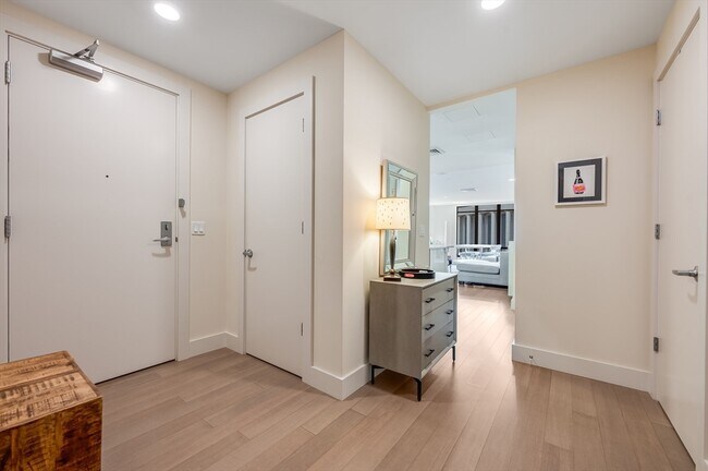 Building Photo - 121 Portland St