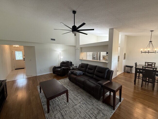 Building Photo - 9394 Westlinks Terrace