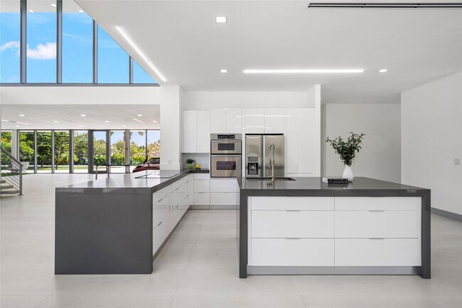 Building Photo - 17250 SW 52nd Ct